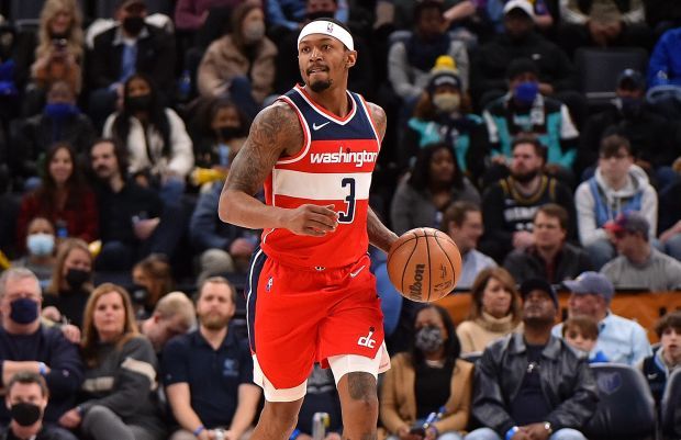 他被安排在 他被安排在