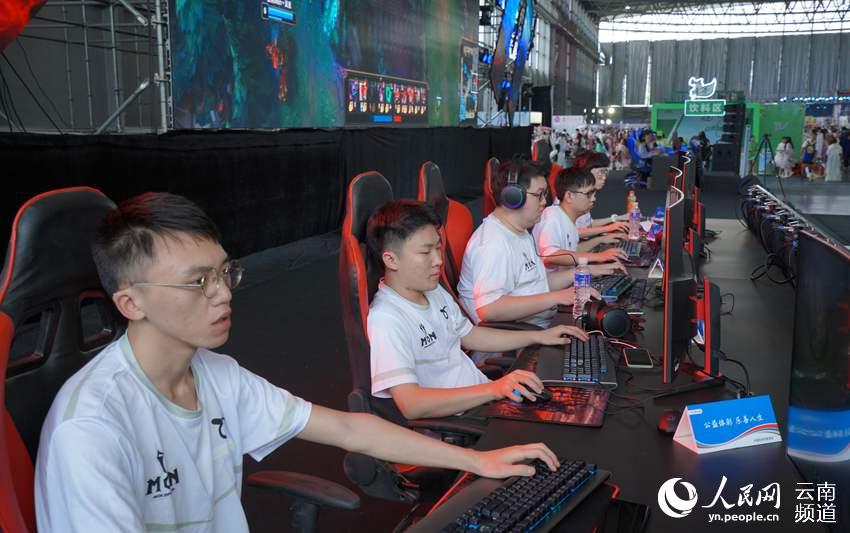 活动中的慈 活动中的慈