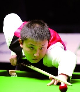 他从小便与 他从小便与